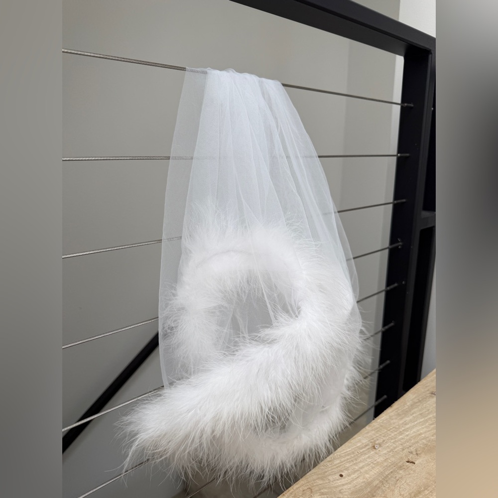 Gigi & Olive White Feather Trim Bridal Veil Soft Tulle Bachelorette Wedding Veil - Picture 11 of 13